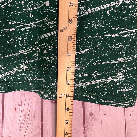 SOVEREIGN CODES Men's Green Tee. Size: Medium - Picture 7 of 11